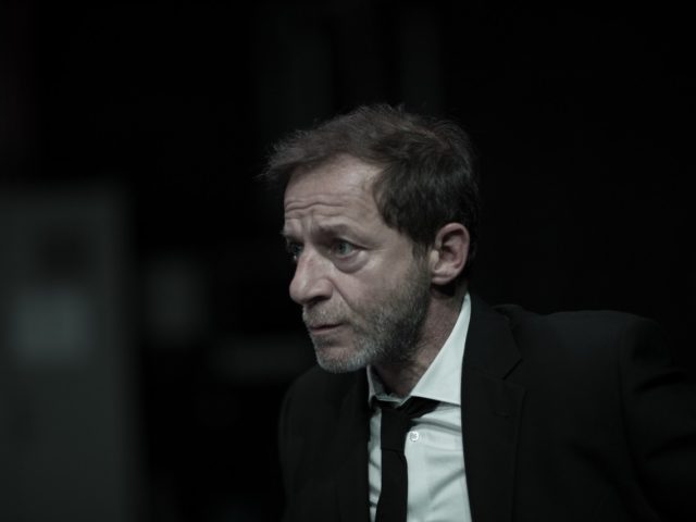 Το νέο κόλλημα του Δημήτρη Λιγνάδη είναι τα βιντεάκια με καμήλες στο youtube