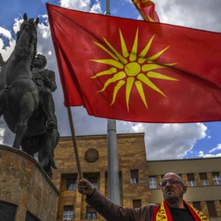 Αυξάνεται η αποδοχή για τη συμφωνία των Πρεσπών στην πΓΔΜ