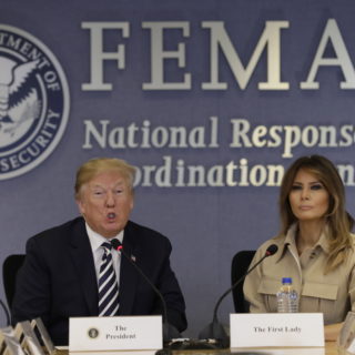 Επανεμφανίστηκε η Μελάνια Τραμπ μετά από εβδομάδες απουσίας