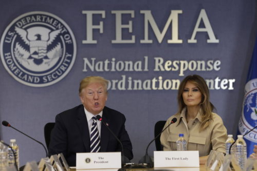 Επανεμφανίστηκε η Μελάνια Τραμπ μετά από εβδομάδες απουσίας