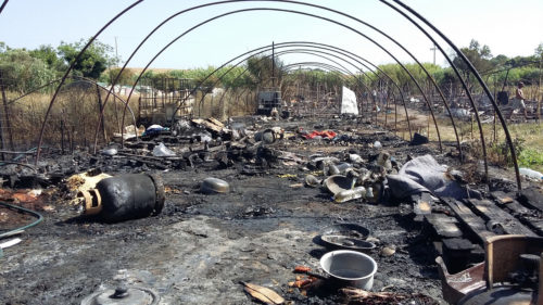 Έρευνες για τα αίτια της πυρκαγιάς σε καταυλισμό εργατών στη Ν. Μανωλάδα