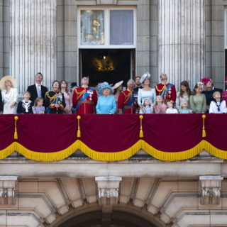 Το σκοτεινό παρελθόν της βρετανικής βασιλικής οικογένειας που πάντα θα αμαυρώνει την εικόνα της