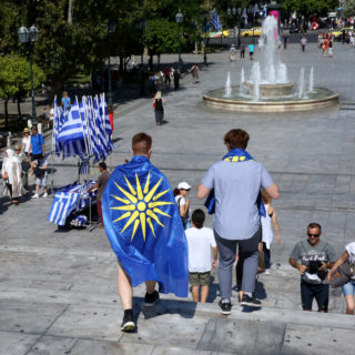 Έλληνες, ο μοναδικός λαός που ζει το άδικο μέσα από την κούνια του