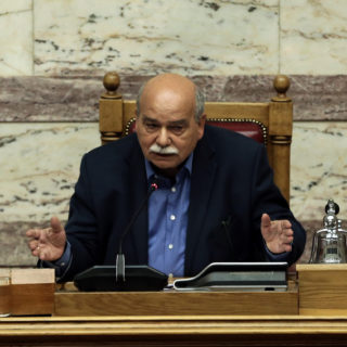 Έκκληση Βούτση σε Καμμένο να παραιτηθεί από Αντιπρόεδρος της Βουλής