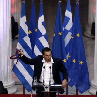 Βάλε (και βγάλε) την κόκκινη γραβάτα