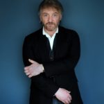 Ο Τζον Κόνολι για μια βραδιά στη Στέγη