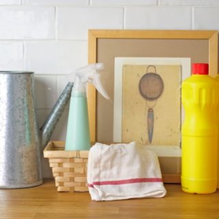 5 πράγματα που δεν πρέπει να καθαρίζεις ποτέ με χλωρίνη