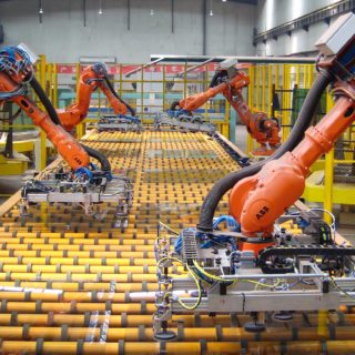 Τον πληθυσμό της Αθήνας αναμένεται να ξεπεράσει ο αριθμός των βιομηχανικών ρομπότ παγκοσμίως μέχρι το 2020