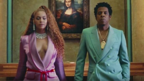 Ρεκόρ επισκεπτών στο Λούβρο χάρη στο “APES**T”