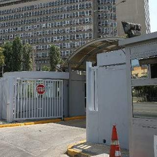 Μέλη του Ρουβίκωνα επιχείρησαν να εισβάλουν στο υπουργείο Προστασίας του Πολίτη