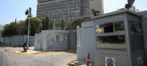 Μέλη του Ρουβίκωνα επιχείρησαν να εισβάλουν στο υπουργείο Προστασίας του Πολίτη