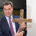 Υποχρεωτική από σήμερα η τοποθέτηση σταυρών σε δημόσια κτίρια της Βαυαρίας