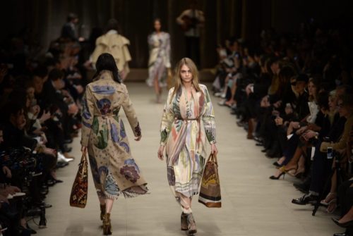 Η Burberry καταστρέφει ρούχα αξίας 32 εκατομμυρίων ευρώ για να μην πουληθούν φτηνά