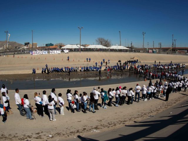 Περισσότερα από 700 παιδιά μεταναστών στις ΗΠΑ παραμένουν χωρισμένα από τους γονείς τους