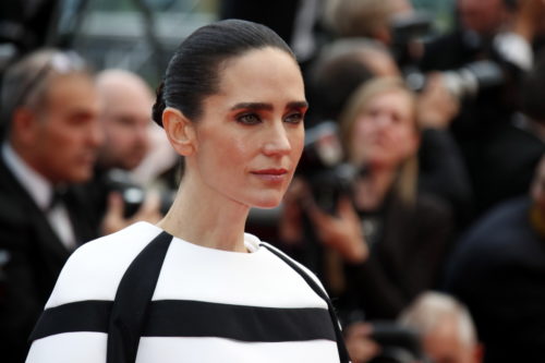 Ο Τομ Κρουζ επιβεβαιώνει ότι η Τζένιφερ Κόνελι θα πρωταγωνιστήσει στο σίκουελ του “Top Gun