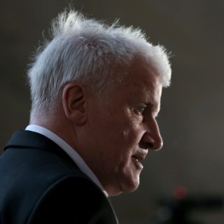 Γερμανία: Παραίτηση Ζεεχόφερ ζητά η αντιπολίτευση μετά την αυτοκτονία νεαρού μετανάστη