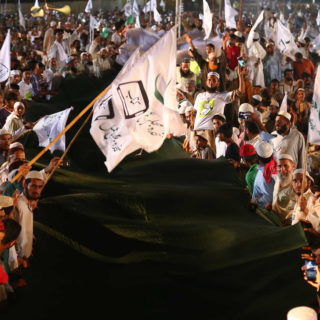 Τους 149 έφτασαν οι νεκροί από επίθεση καμικάζι στο Πακιστάν