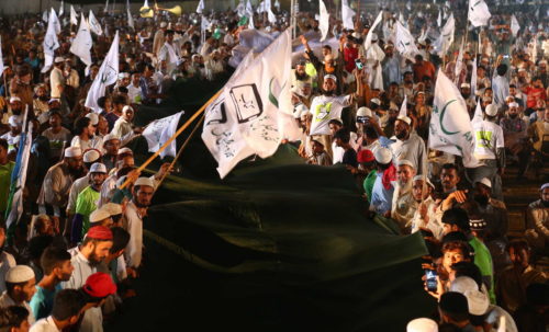 Τους 149 έφτασαν οι νεκροί από επίθεση καμικάζι στο Πακιστάν