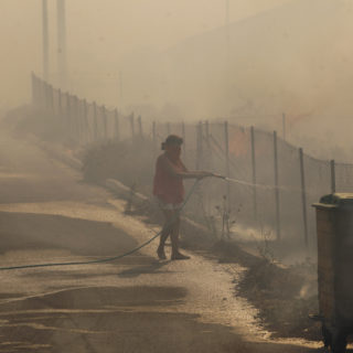 Εφάπαξ βοήθημα σε παιδιά που έχασαν τους γονείς τους στις φονικές πυρκαγιές