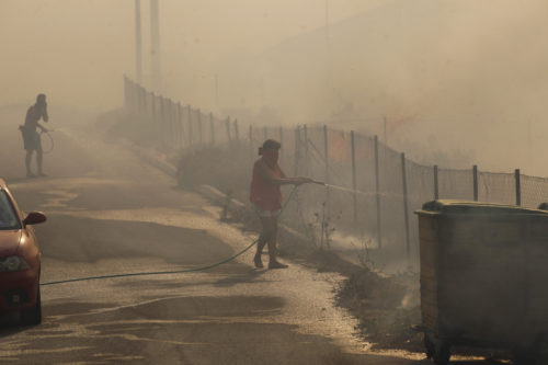 Εφάπαξ βοήθημα σε παιδιά που έχασαν τους γονείς τους στις φονικές πυρκαγιές