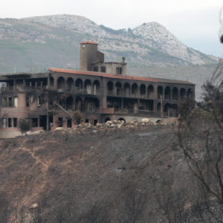 Πλιάτσικο στα καμένα σπίτια του Νέου Βουτζά έκαναν τέσσερα άτομα