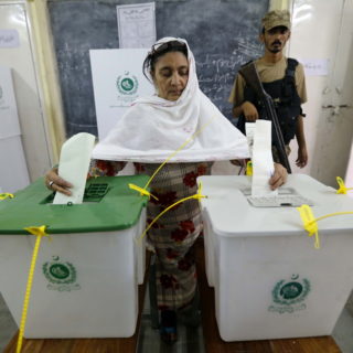 Πακιστάν: Τουλάχιστον 28 νεκροί σε βομβιστική επίθεση εναντίον εκλογικού κέντρου