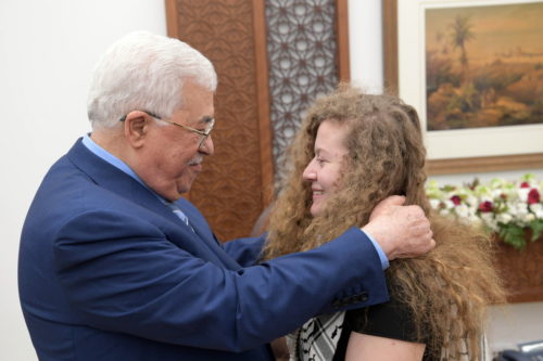 Η Ahed Tamimi θα τιμηθεί με βραβείο στη Νότια Αφρική από τον εγγονό του Nelson Mandela