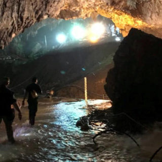 Παραγωγοί του Χόλιγουντ ετοιμάζουν ταινία για την περιπέτεια των 12 αγοριών στο σπήλαιο της Ταϊλάνδης