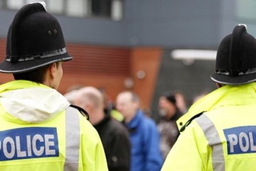 Απαγγέλθηκαν κατηγορίες σε πέντε άνδρες για την επίθεση με οξύ σε τρίχρονο αγόρι