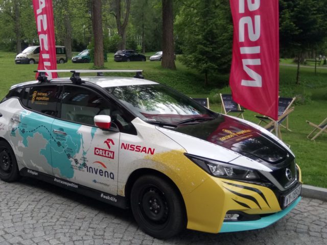 Αυτός ο άνδρας ταξίδεψε με ηλεκτροκίνητο αυτοκίνητο από την Πολωνία μέχρι το Πεκίνο