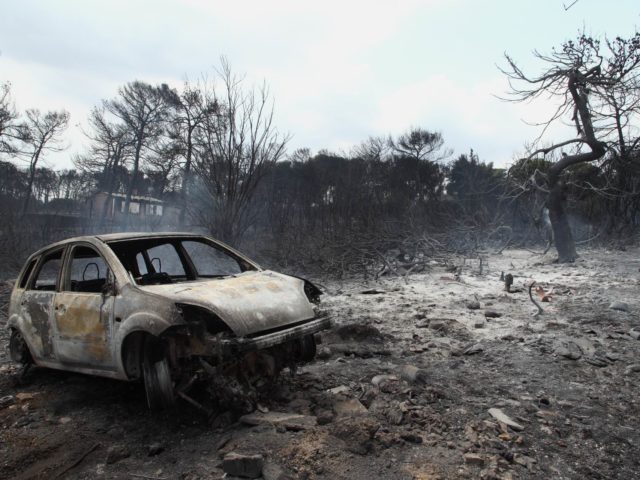 «Δεν είναι μόνο το τι είδα στη φωτιά, το τι άκουσα είναι χειρότερο»: Oδοιπορικό σε Ράφηνα και Μάτι