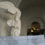 Αντίγραφο της Νίκης της Σαμοθράκης τοποθετείται στο «φυσικό του χώρο»