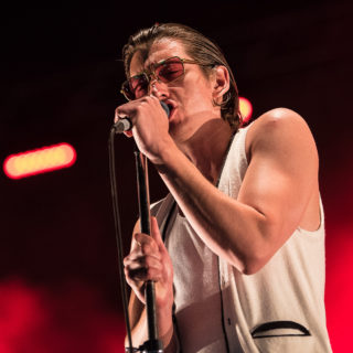 Δάκρυα, ιδρώτας και -εχμ…- διάφορα άλλα για τον Alex Turner