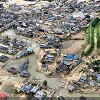 Στους 100 οι νεκροί από τις φονικές βροχοπτώσεις στην Ιαπωνία