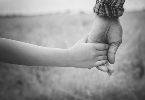 Το «Μαζί για το Παιδί» παρέχει δωρεάν ψυχολογική στήριξη στις πληγείσες οικογένειες