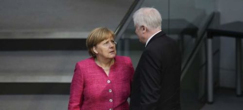 Συμφωνία Μέρκελ και Ζεεχόφερ για κλειστά κέντρα ασύλου