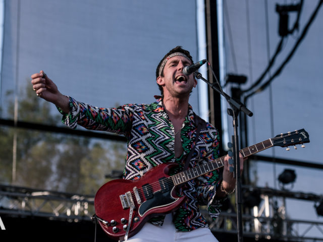 Ο Miles Kane επιστρέφει στην Αθήνα για μια συναυλία και μας προσκαλεί μέσω Instagram