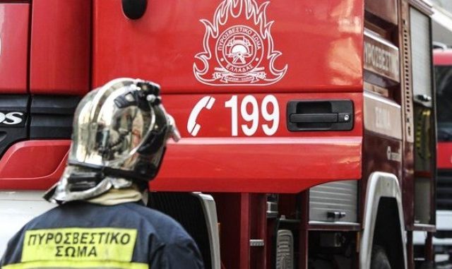 Φωτιά σε κτίριο στο κέντρο της Αθήνας