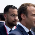 Απαγγέλθηκαν επίσημα κατηγορίες σε βάρος του πρώην στενού συνεργάτη του Μακρόν, Μπεναλά