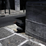 Κάτω από το όριο της φτώχειας ένας στους δύο Έλληνες