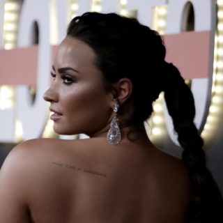 Ευγνώμων που είναι ζωντανή δηλώνει η Ντέμι Λοβάτο