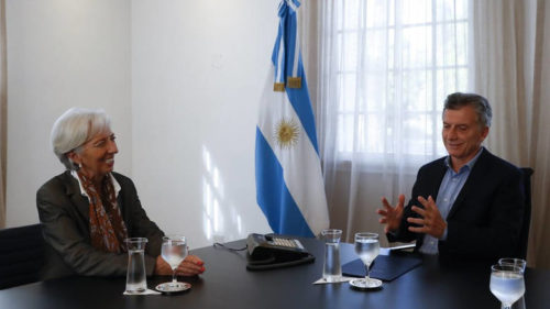 Αργεντινή: Καταρρέει το πέσο, επιστρέφει το ΔΝΤ