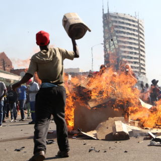 Ζιμπάμπουε: Ο 75χρονος Έμερσον Μνανγκάγκουα εξελέγη πρόεδρος της χώρας
