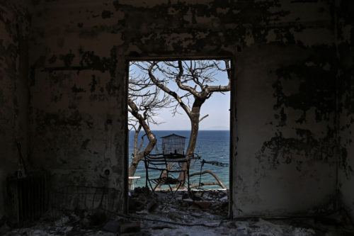 Στους 98 οι νεκροί από την πυρκαγιά στην Ανατολική Αττική