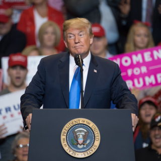 Ο Τραμπ παραδέχθηκε ότι ο γιος του ζήτησε πληροφορίες για την Κλίντον κατά τη συναντησή του με Ρωσίδα δικηγόρο το 2016