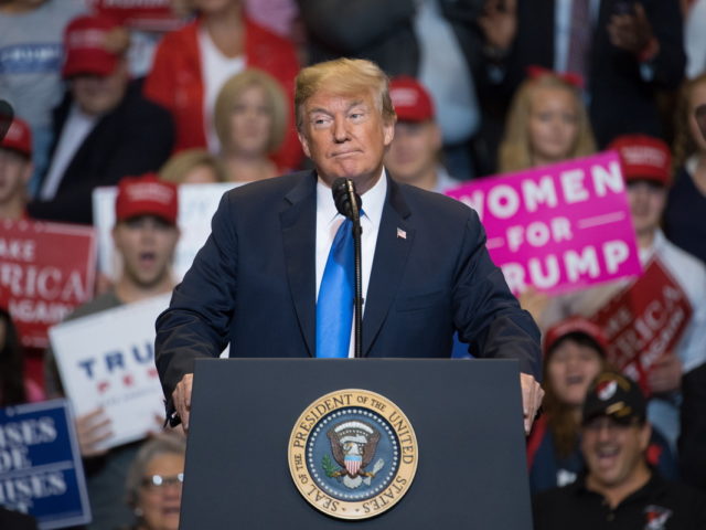 Μισό εκατομμύριο δολάρια πρόσφερε ο Τραμπ σε διάσημο ράπερ για να παρευρεθεί στην ορκωμοσία του [BINTEO]