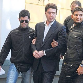 Αποφυλακίστηκε ο Άρης Φλώρος, καταδικασμένος για το σκάνδαλο υπεξαίρεσης των εταιρειών παροχής ηλεκτρικού ρεύματος Energa-Hellas Power