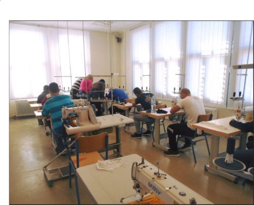 Επίδειξη μόδας δια χειρός κρατουμένων