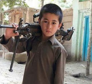 Μικροί ένοπλοι άντρες