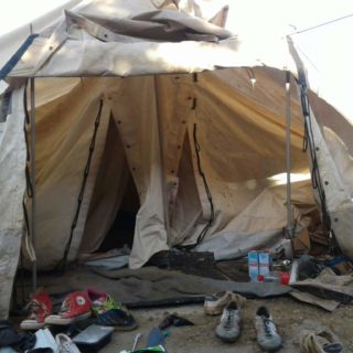 Ζώντας σε ένα στρατόπεδο προσφύγων μέρα με τη μέρα